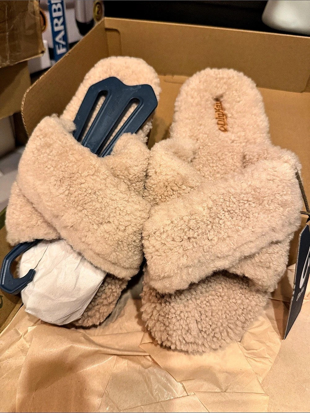 Olukai HLA HEU-W Shearling Slippers in Beige US 7 NWT